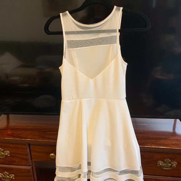 Monteau LA White Dress - Picture 9 of 16